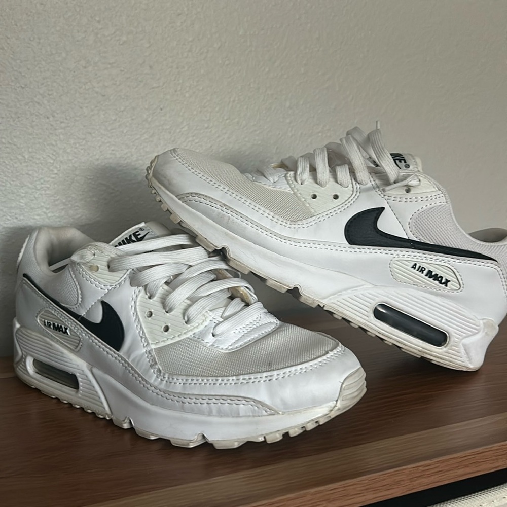 Women’s Nike air max shoes size 9